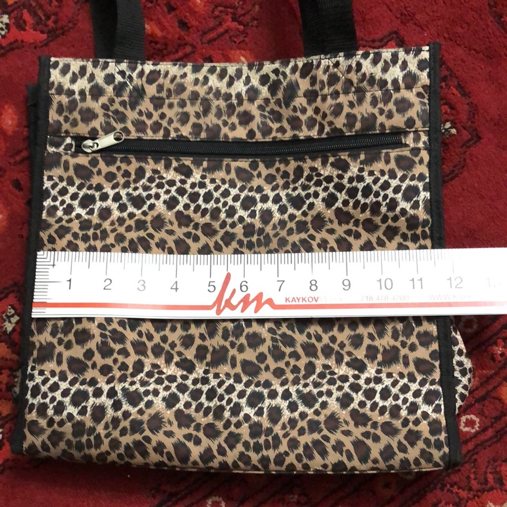 NWOT TRAVEL ANIMAL PRINT BAG - Picture 7 of 10